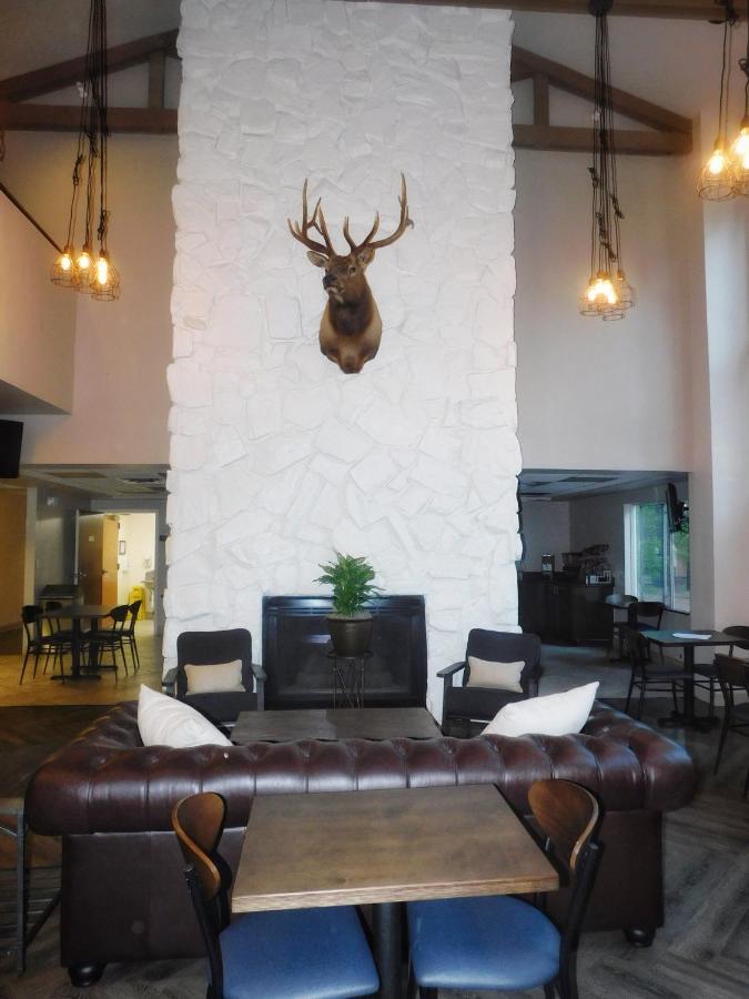 Greentree Inn & Suites Pinetop Bagian luar foto